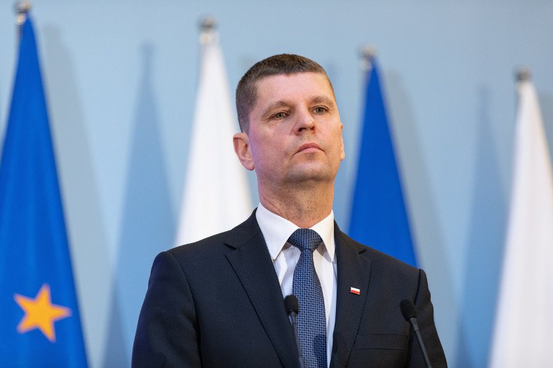 Szef MEN Dariusz Piontkowski ma uzyskać nowe uprawnienia w związku z epidemią.