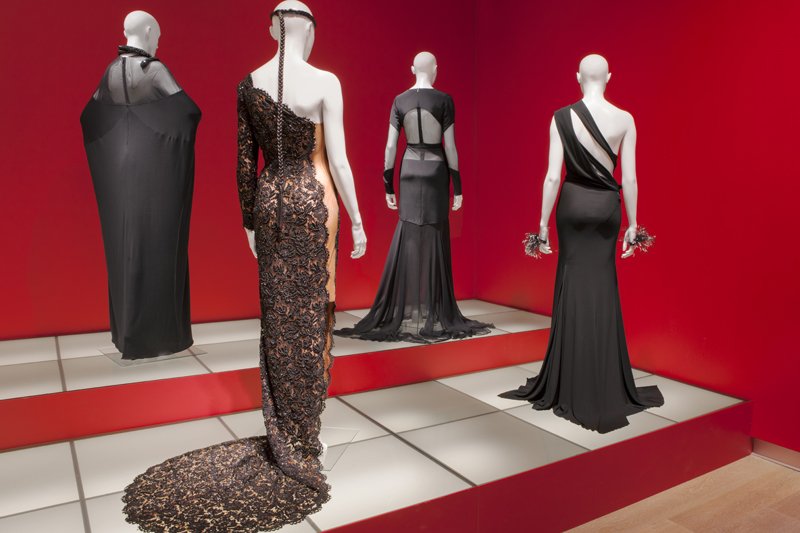 Na wystawie zobaczymy ponad 80 sukienek.