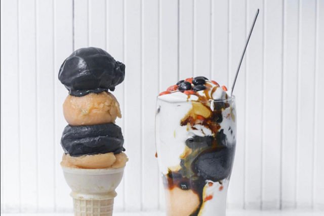 Lodziarnia Morgenstern z Nowego Jorku  jako jedna z pierwszych robi czarne lody