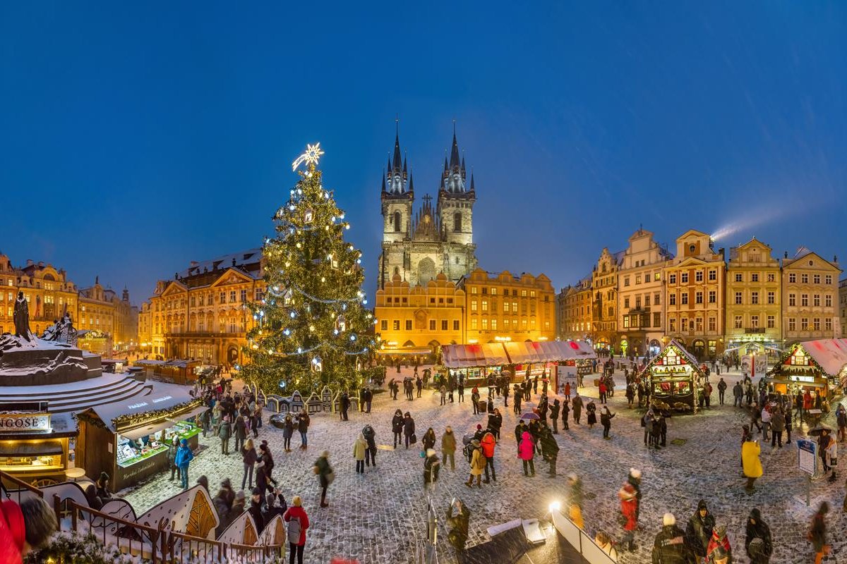 Choć Czesi to jedno z najbardziej zlaicyzowanych społeczeństw w Europie, Święta Bożego Narodzenia są tam obchodzone przez wielu mieszkańców tego państwa. Jak wyglądają świąteczne zwyczaje w Czechach i gdzie spędzić tam aktywnie ferie?