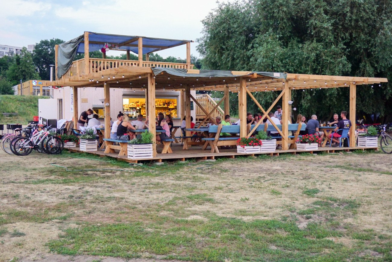 Spotykanie się z przyjaciółmi jest bardzo ważne dla naszego zdrowia. Po pandemii i izolacji szukamy okazji do spotkań ze znajomymi.