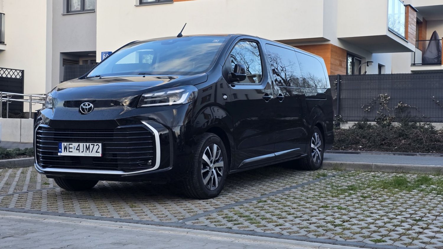 Przejechałem 1500 km Toyotą ProAce Verso. To dyrektorska fura, ale pod znaczkiem kryje się Francuz