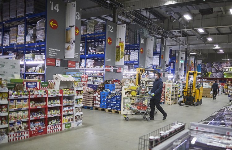 Central handlowe znowu będą otwarte. Policyjne kontrole.