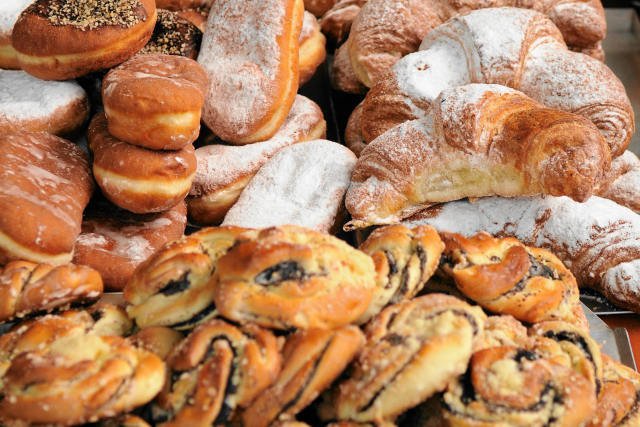 Słodkie, ociekające lukrem drożdżówki nie wrócą do szkolnych sklepików