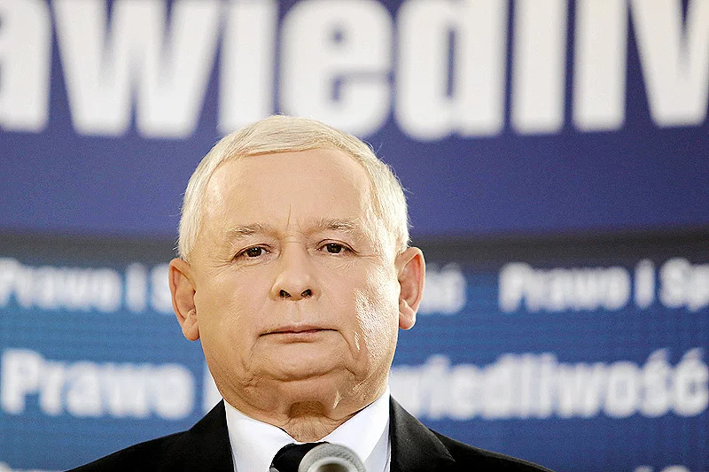 Na konferencji w Senacie zarówno prezes PiS Jarosław Kaczyński, jak i marszałek Sejmu Marek Kuchciński w pogardliwy sposób wypowiadali się o obowiązujące konstytucji.