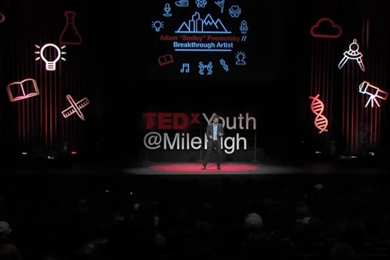 "Kryzys młodego pokolenia" stał się przedmiotem rozważań również podczas popularnych spotkań Tedx Talks, podczas których inspirujący ludzie i eksperci dzielą się swoją wiedzą i przeżyciami. Adam Poswolsky w trafny sposób opowiedział o "kryzysie ćwierćwie