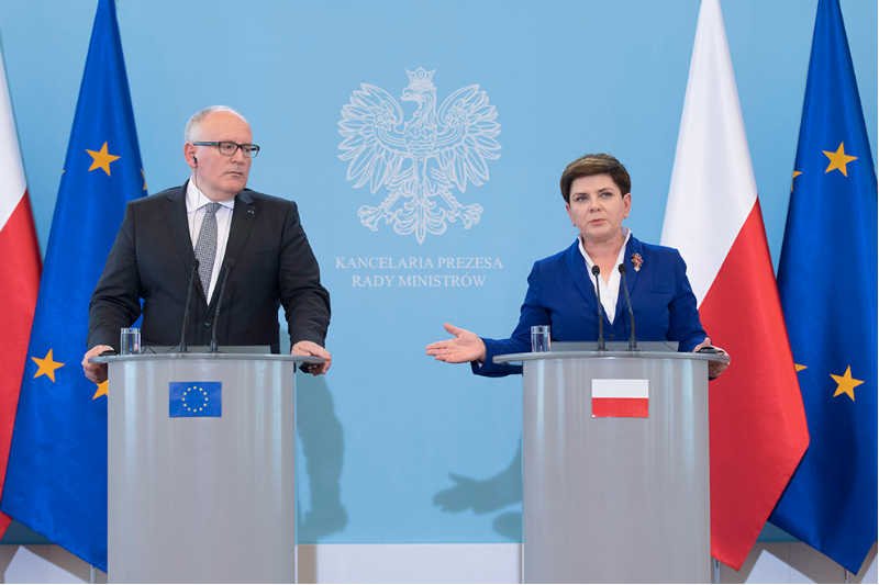 Nie pomogły zabiegi Beaty Szydło - Komisja Europejska wydała negatywną wobec Polski opinię.