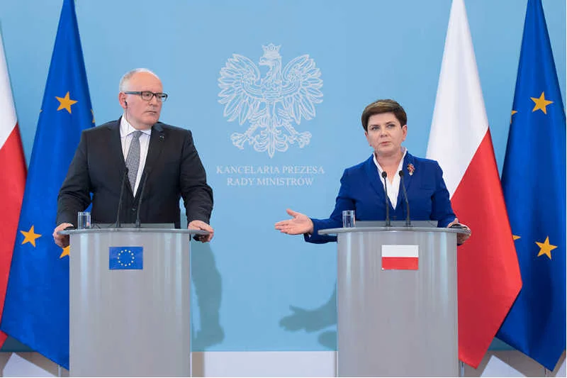 Nie pomogły zabiegi Beaty Szydło - Komisja Europejska wydała negatywną wobec Polski opinię.