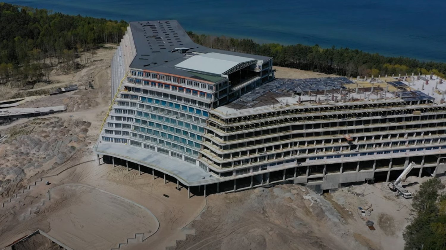 Hotel Gołębiewski w Pobierowie wywołał kontrowersje w Polsce. A jak reagują mieszkańcy Pobierowa?