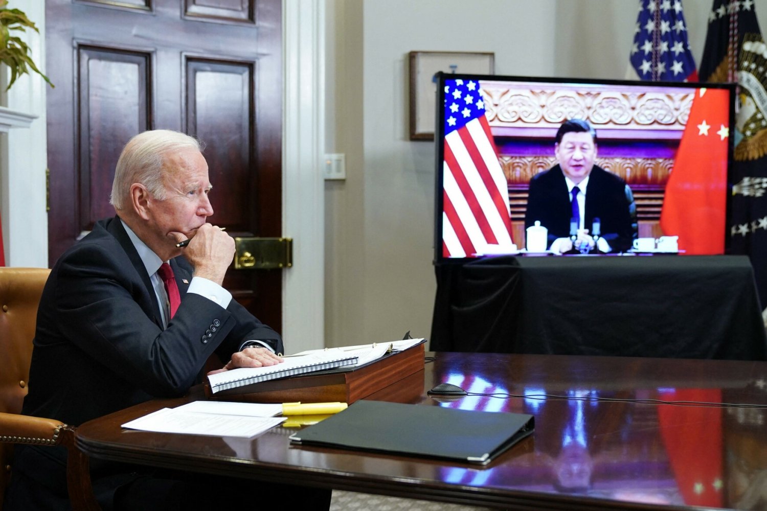 Przywódcy Chin i USA odbyli w piątek rozmowę.