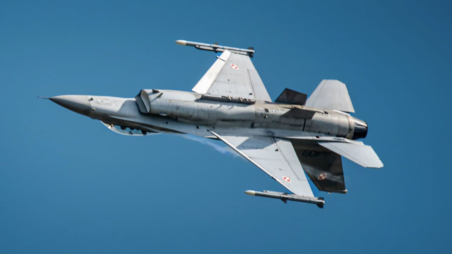 Polskie wojsko poderwało myśliwce. Wydano pilny komunikat, to reakcja na rosyjski atak na Ukrainę. Myśliwiec F-16