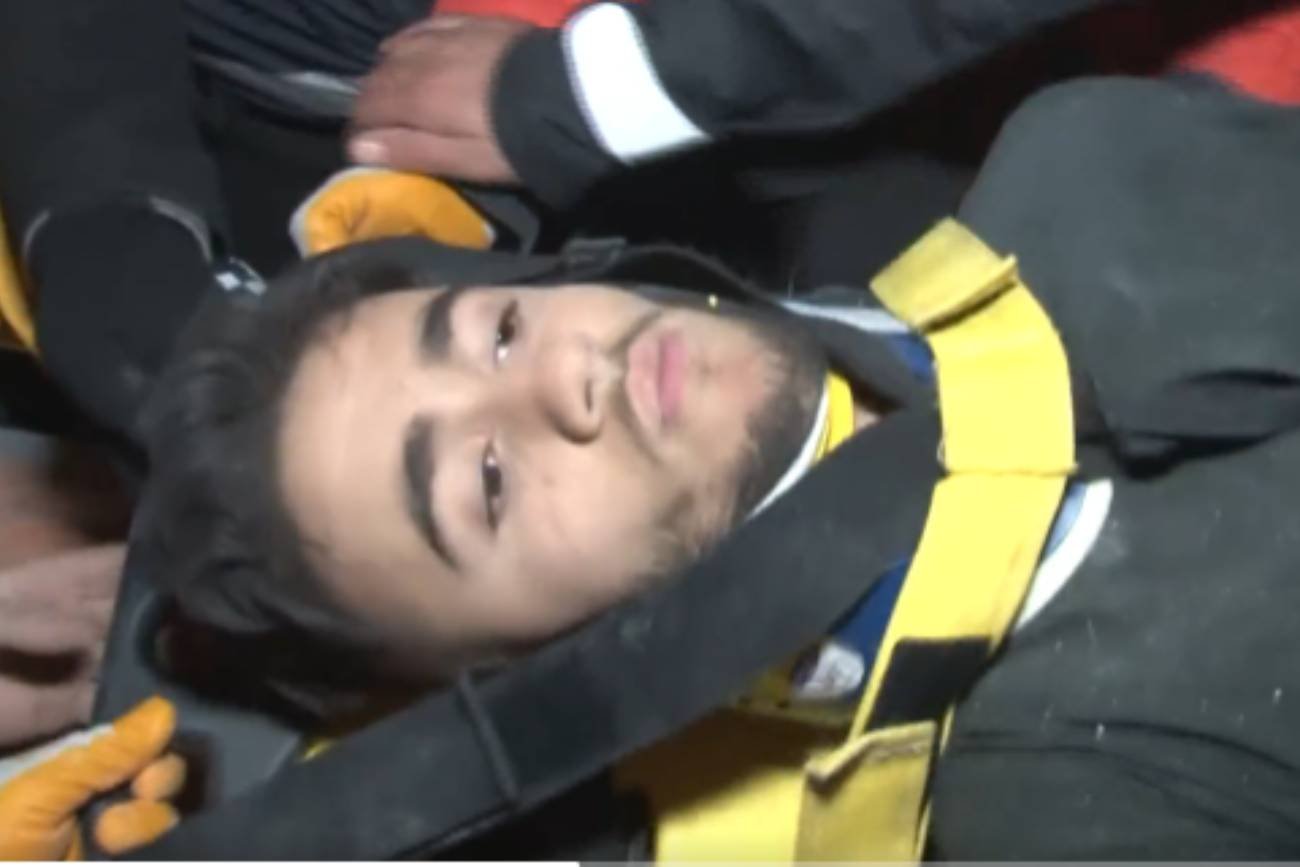 Trzęsienie ziemi w Turcji. 17-latek uratowany po 4 dniach, pił własny mocz