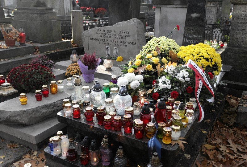 Na Powązkach za grób zapłacimy nawet 100 tys. zł.