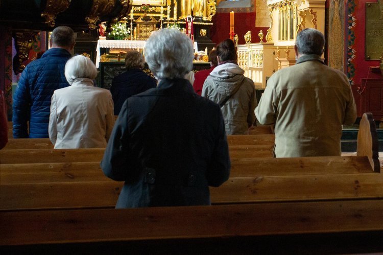 W kościele w Kątach złamano restrykcje.