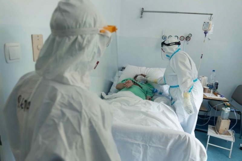 Wiceminister zdrowia przewiduje, że druga fala koronawirusa pojawi się jesienią.