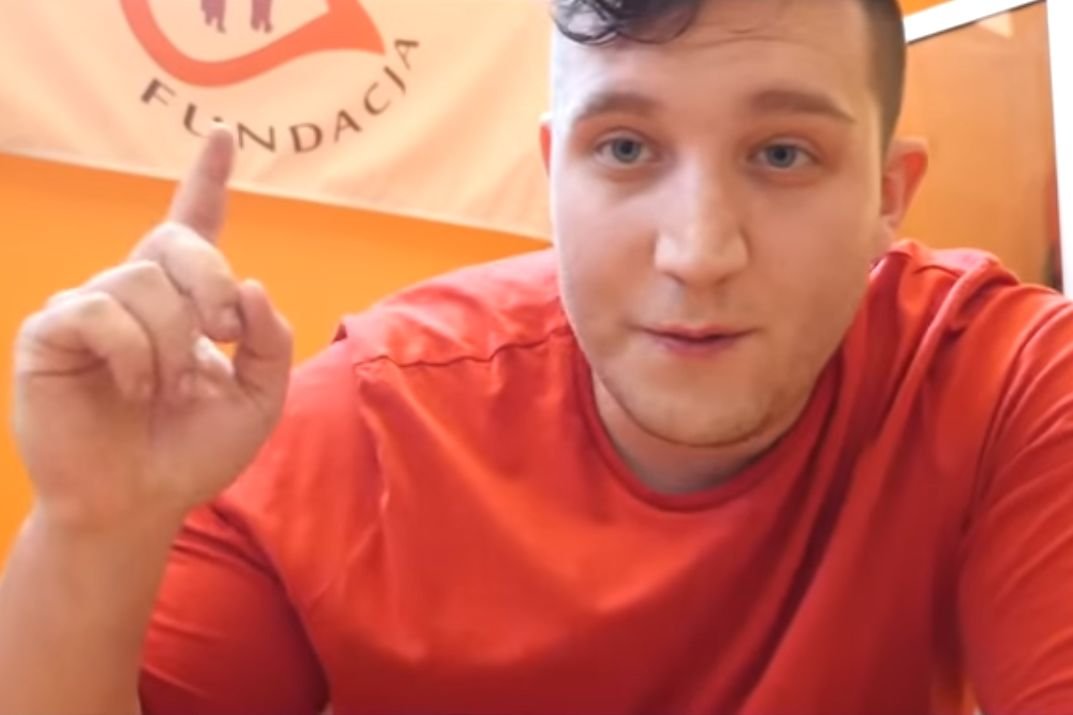 Boxdel to popularny polski youtuber. Zorganizował zbiórkę na chorą Vanessę, jednak nie wszystko poszło po jego myśli