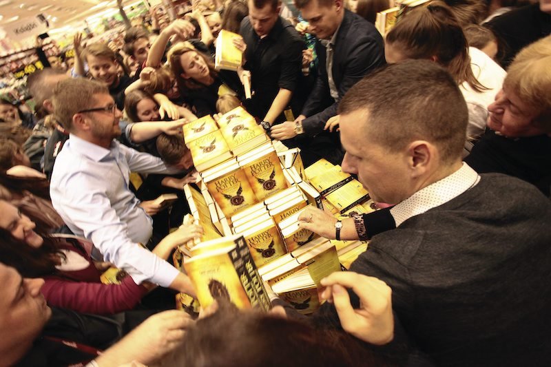 Książki o przygodach Harry'ego Pottera znalazły się wśród tych, które spalili polscy księża.