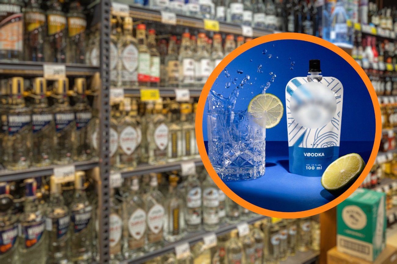 butelki z alkoholem w sklepie i wódka w saszetkach