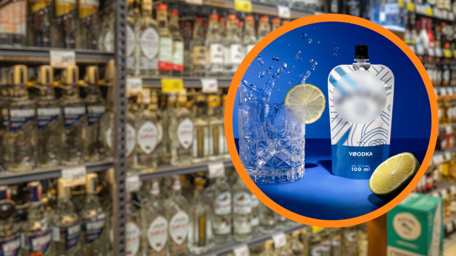 butelki z alkoholem w sklepie i wódka w saszetkach