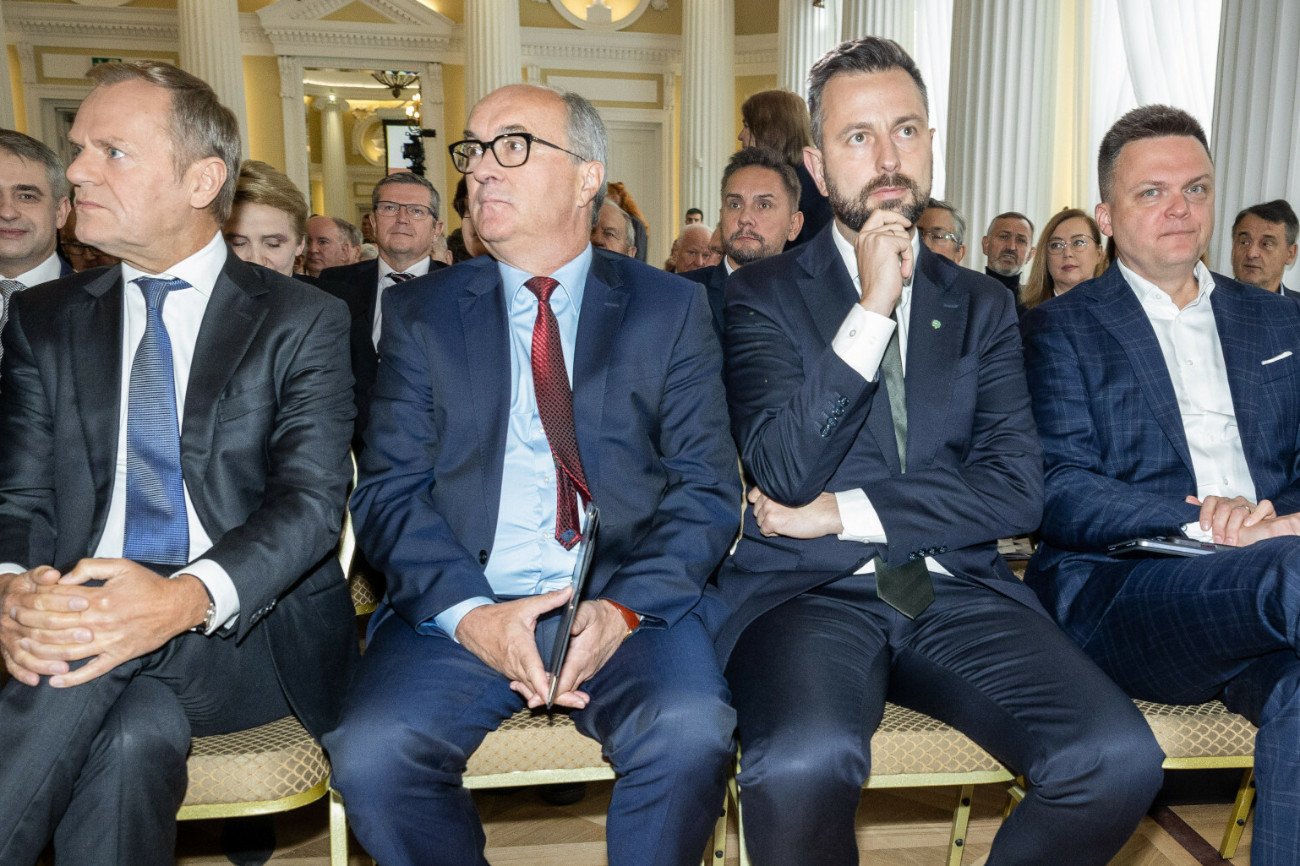 Sondaż: Ugrupowanie Władysława Kosiniaka-Kamysza i Szymona Hołowni poważnie wyrasta na trzecią siłę polityczną