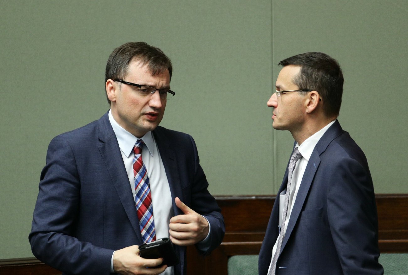 Kulisy spotkania Ziobro-Morawiecki. Jest umowa, ale z konkretnym haczykiem.