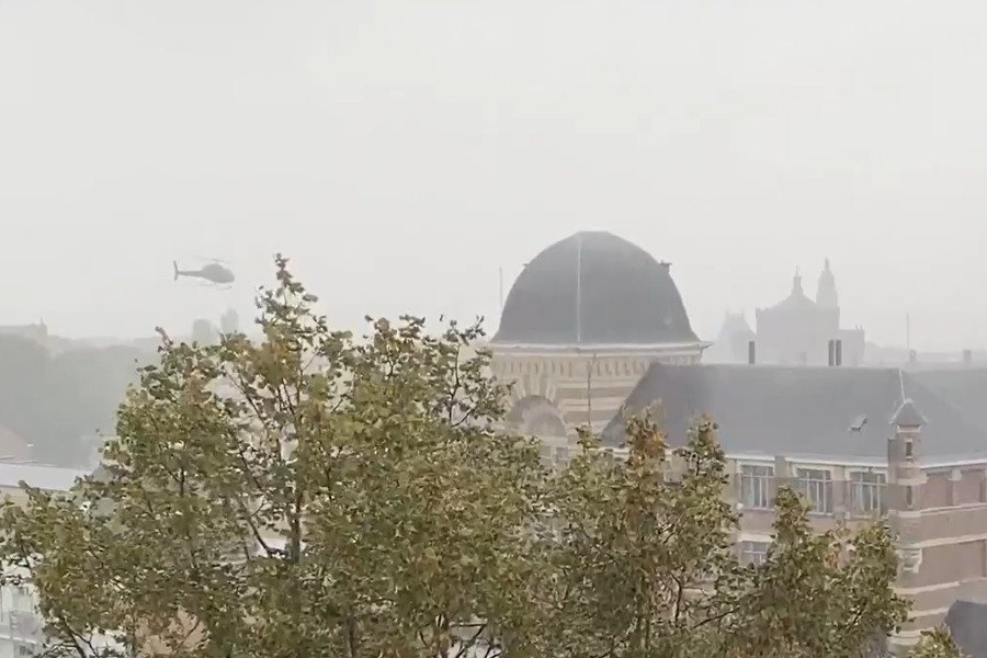 Mężczyźni porwali helikopter i kazali pilotowi wylądować na dziedzińcu więzienia w Forest