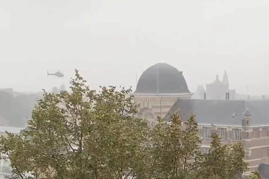 Mężczyźni porwali helikopter i kazali pilotowi wylądować na dziedzińcu więzienia w Forest