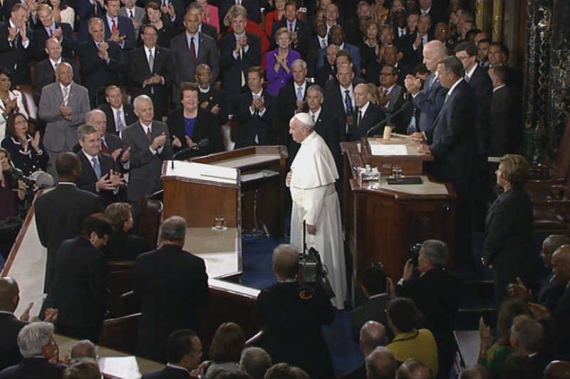 Kongresmen ukradł szklankę, z której pił papież Franciszek.