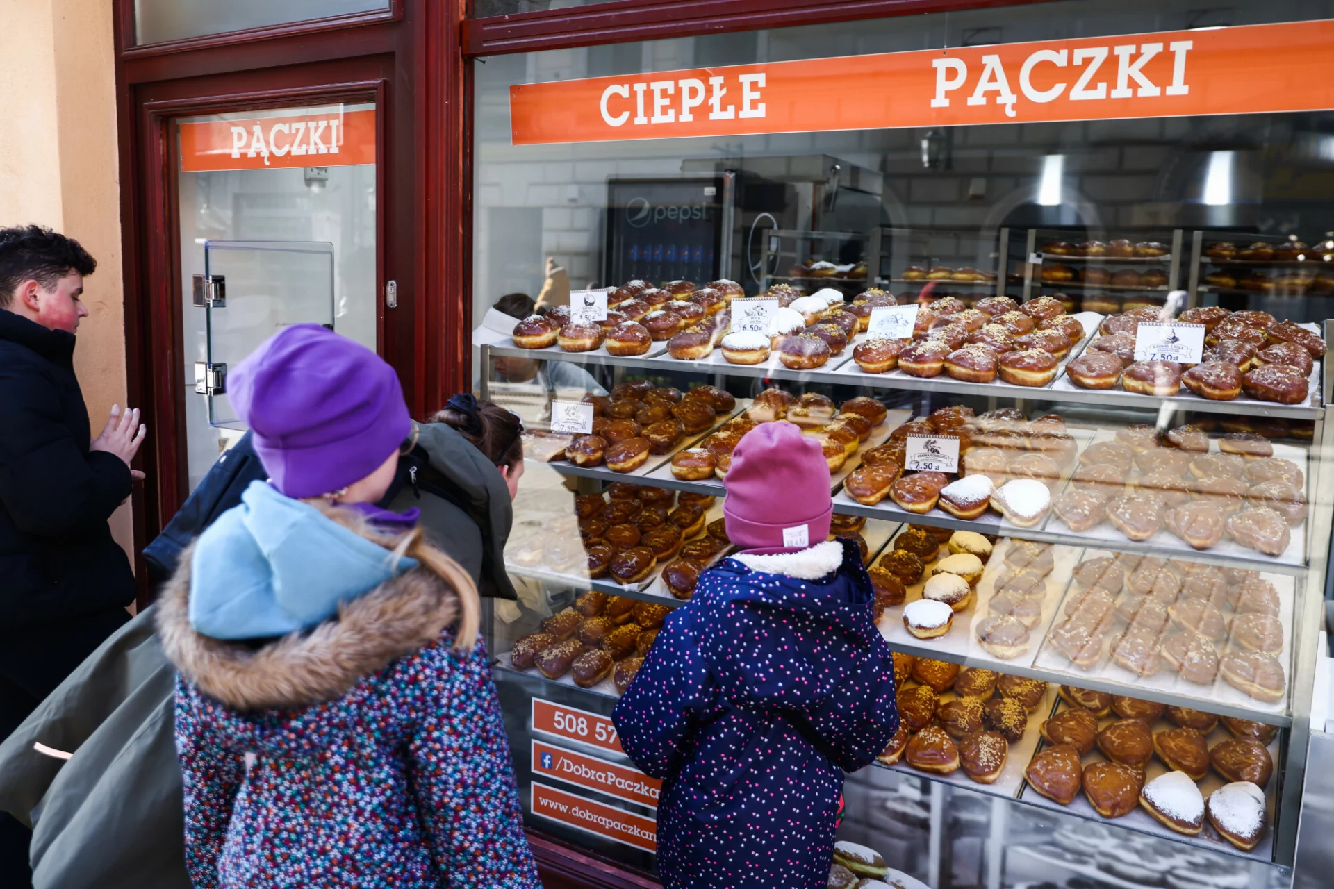 Ceny pączków na tłusty czwartek 2025. Gdzie najtaniej i najdrożej?