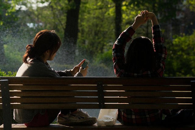 Młode kobiety mają swoje zmartwienia