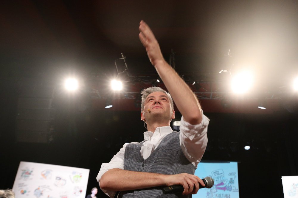 Partia Roberta Biedronia, choć jeszcze nie powstała, może liczyć na wysokie - trzecie miejsce w najnowszym sondażu Pollstera dla "SE".