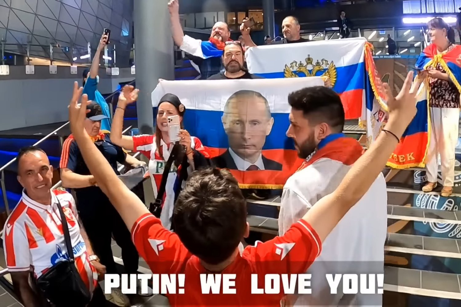 Ojciec Novaka Djokovicia pozował do zdjęcia ze zwolennikami Putina.