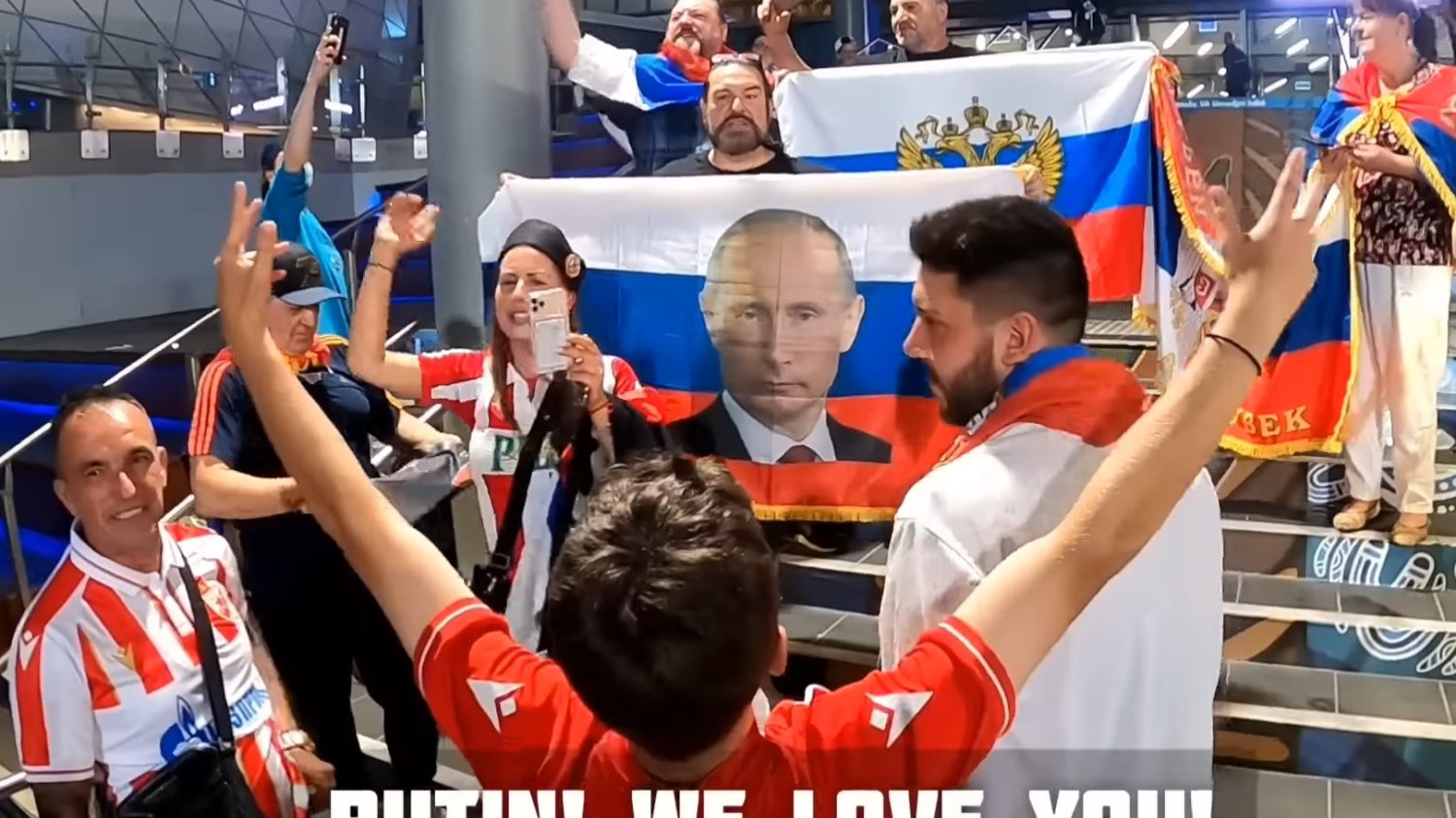 Ojciec Novaka Djokovicia pozował do zdjęcia ze zwolennikami Putina.