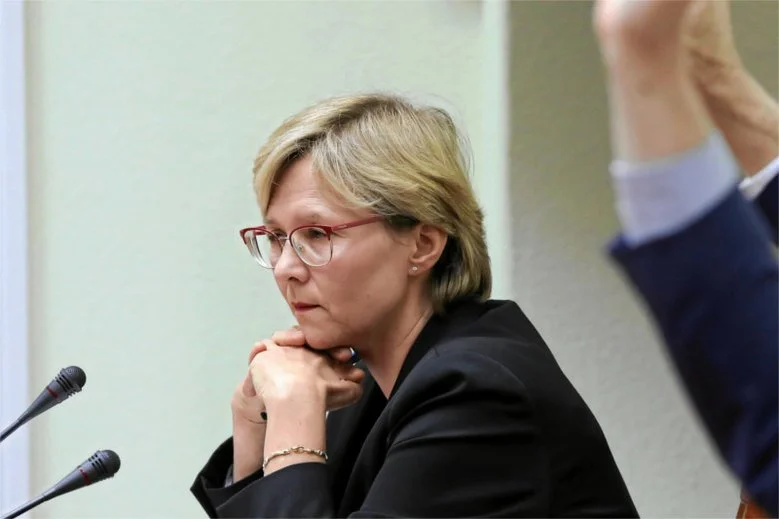 Dudzińska pewnie już była pewna swego, ale Senat odrzucił jej kandydaturę.