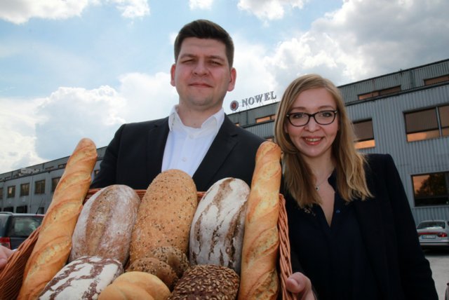 Dziadek sprzedawał wokół komina w Nowym Dworze Mazowieckim. Elżbieta Nowakowska zbudowała czwartą co do wielkości firmę w Polsce.  A kolejne pokolenie Michał i Karolina Zajezierscy, czwarte pokolenie rodziny piekarzy, chcą uczynić ten biznes międzynarodow