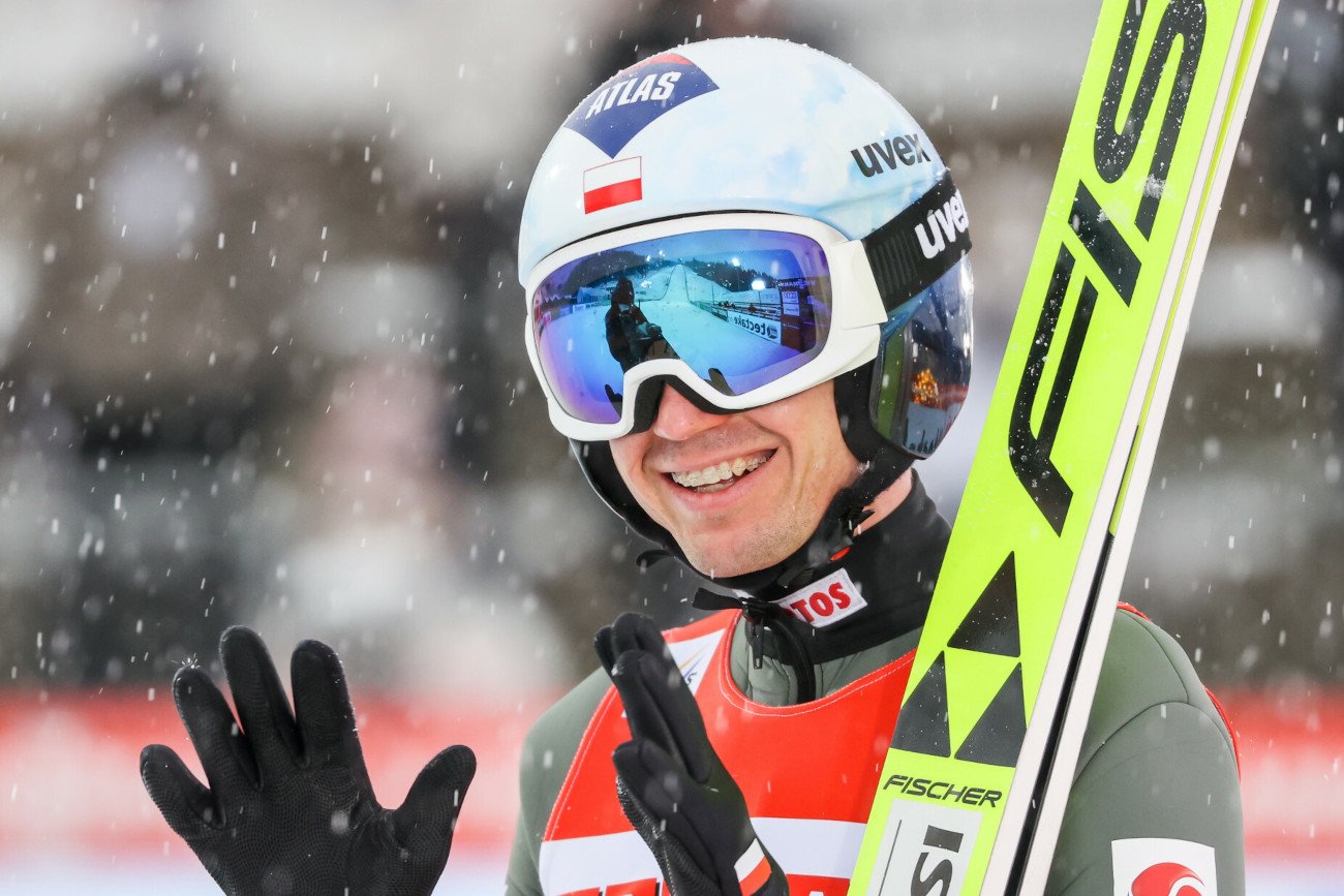 Kamil Stoch w piątek zaliczył bardzo dobry powrót do rywalizacji na skoczni. W Willingen 34-latek skakał świetnie.