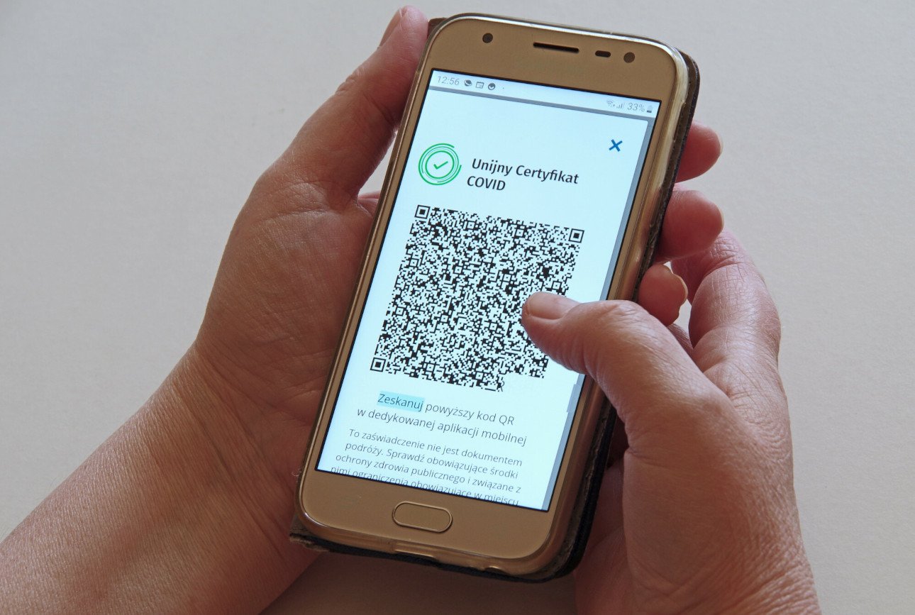 Fałszywy certyfikat szczepień. Podejrzenie o wycieku danych z Polski.