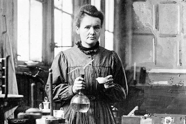 Maria Skłodowska–Curie, dwukrotna laureatka Nobla.