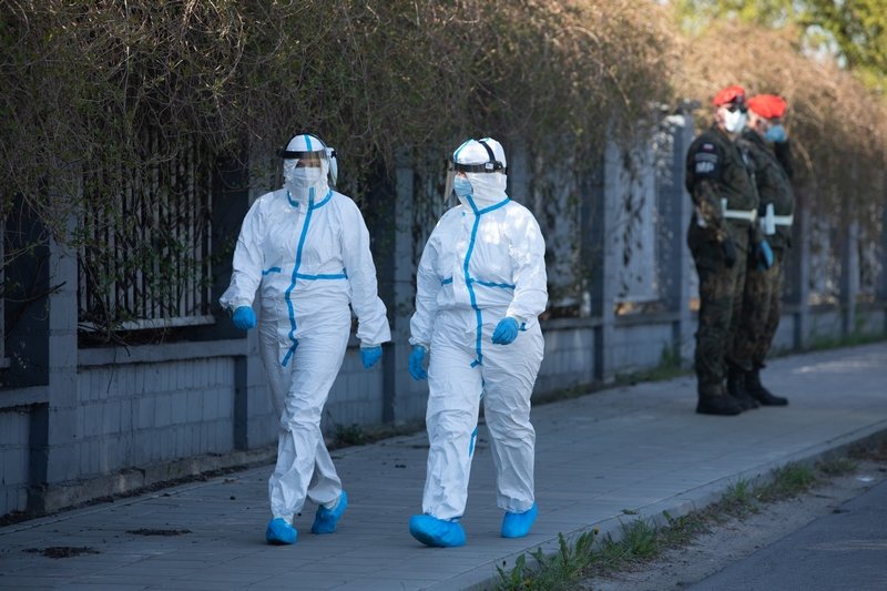 Dwa ogniska zakażeń wykryto w domach pomocy społecznej.