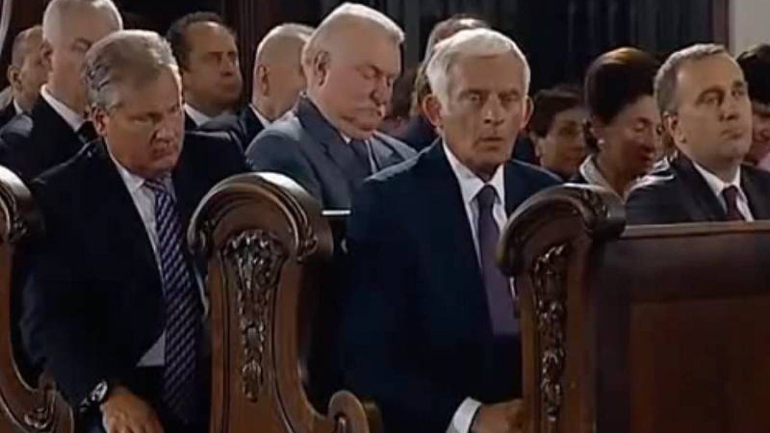 Politykom zdarza się przysnąć nawet na najpoważniejszych uroczystościach. Także w Kościele.