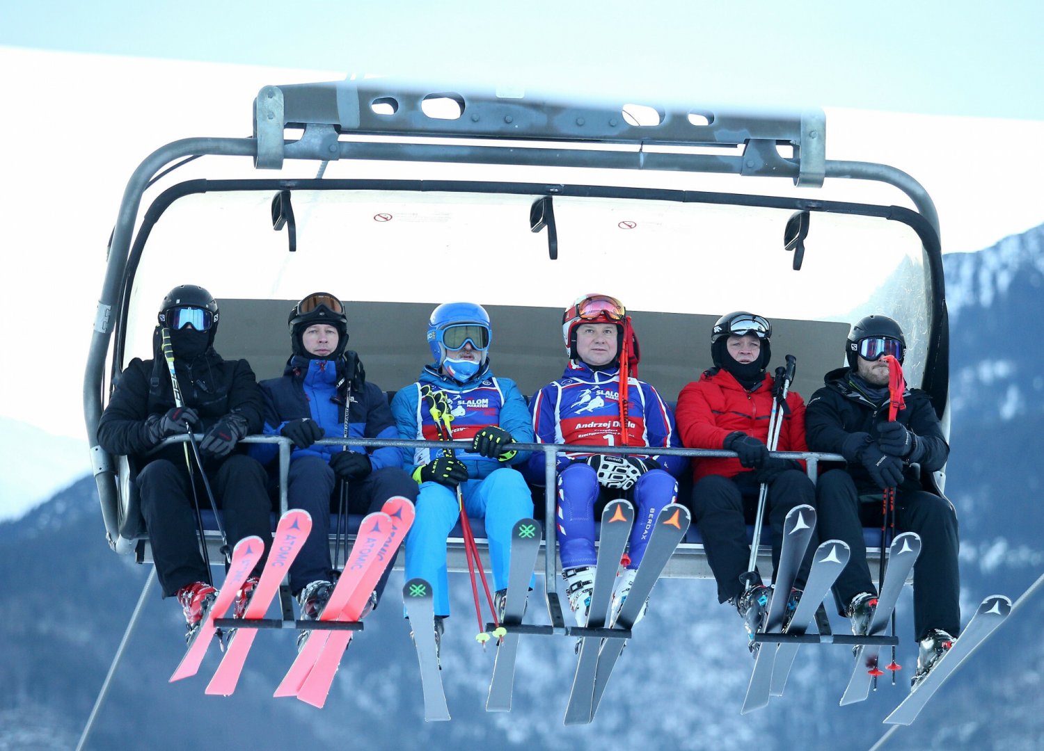Gdzie będzie najlepsza pogoda na narty w ferie 2022? Na zdjęciu Andrzej Duda wypoczywający na nartach w Zakopanem.
