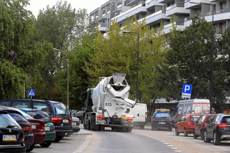 Hałas to nieodłączny kompan życia na nowym osiedlu mieszkaniowym.