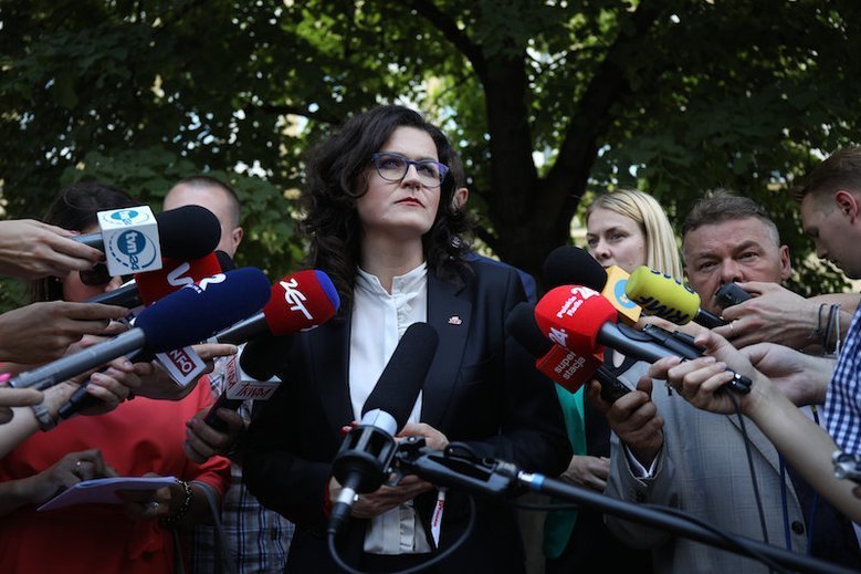 Czy ostatni atak na Dulkiewicz ma związek z jej postem, w którym przypomina słowa Tuwima o prawie i sprawiedliwości?