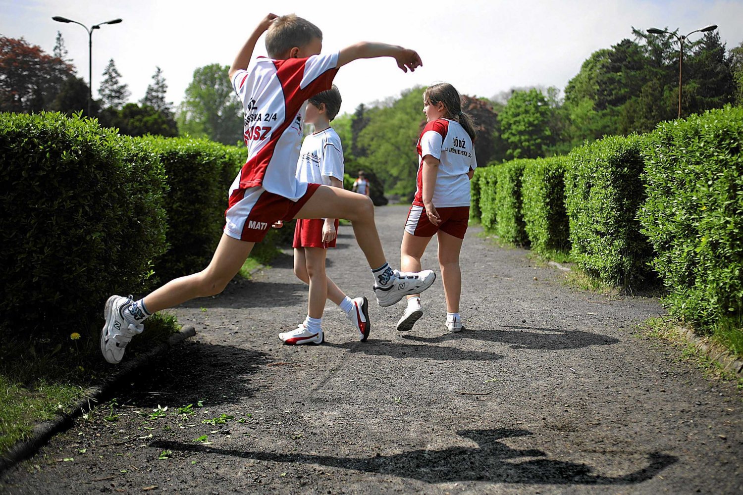 Dzieci podczas zajęć WF-u