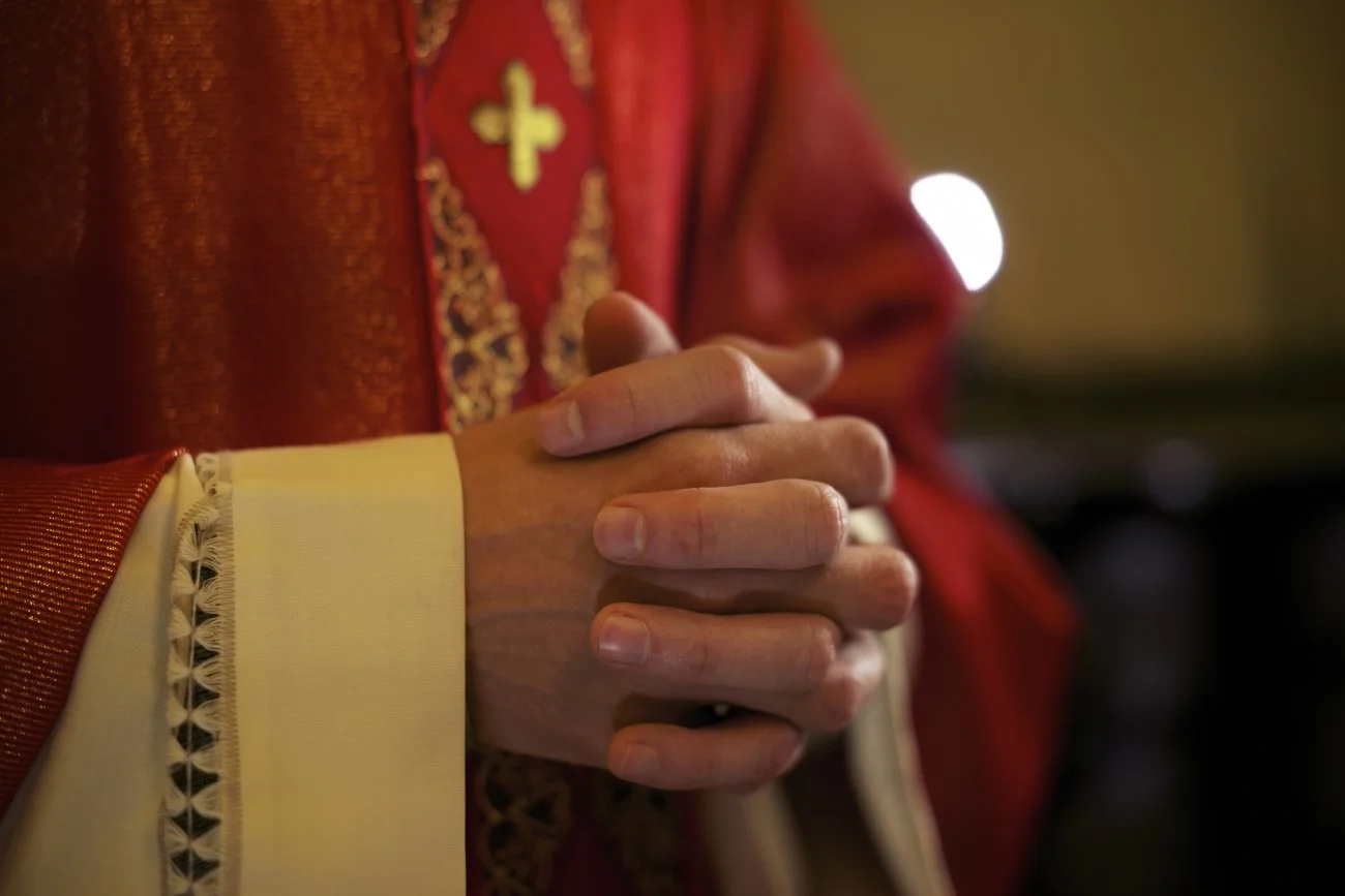 Na cześć księdza pedofila odsłonięto na Kaszubach tablicę pamiątkową