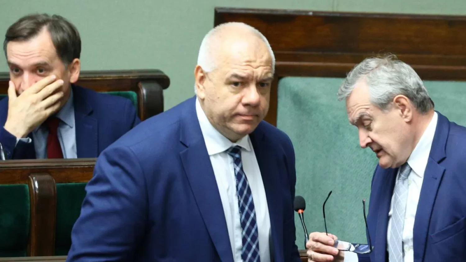Jacek Sasin chce opodatkować nadzwyczajne zyski firm.
