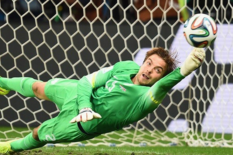 Tim Krul wszedł na boisko tylko po to, by bronić rzuty karne. Obronił dwa strzały Kostarykańczyków i Holandia zagra w półfinale