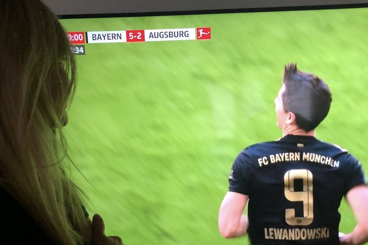 Na Monikę Olejnik wylał się hejt na Instagramie. Dziennikarka pogratulowała Lewandowskiemu pobicia rekordu Gerda Mullera.