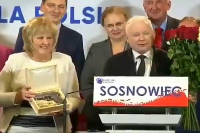 Prezes Kaczyński dostał w sosnowcu "pistolet na totalnych".