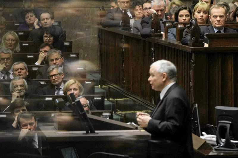 PO i PiS miały porozumieć się w sprawie zmiany konstytucji i referendum mającym zdecydować o przyjęciu euro.